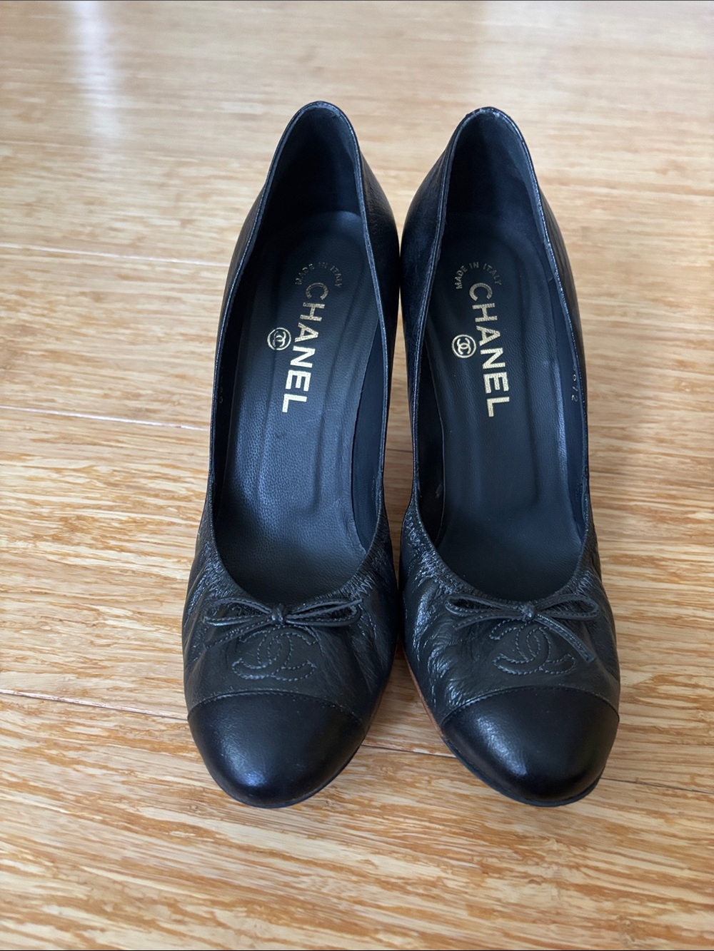 CHANEL Black Leather Cap-Toe Bow Pumps